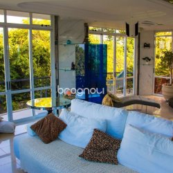 Casa com 650m², 5 quartos (sendo 2 suítes), 3 garagens, no bairro Cacupé em Florianópolis