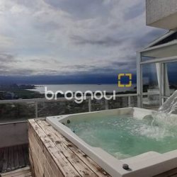 Cobertura com 176m², 3 quartos (sendo 1 suíte), 2 garagens, no bairro Itacorubi em Florianópolis