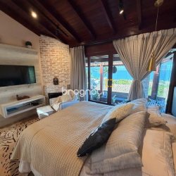 Casa com 309m², 4 quartos (sendo 1 suíte), 3 garagens, no bairro Sambaqui em Florianópolis
