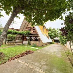 Casa com 160m², 3 quartos, 2 garagens, no bairro Ingleses do Rio Vermelho em Florianópolis