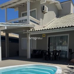 Casa com 215m², 4 quartos (sendo 1 suíte), 2 garagens, no bairro Campeche em Florianópolis