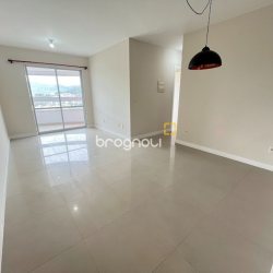 Apartamento com 88m², 3 quartos (sendo 1 suíte), 2 garagens, no bairro Pantanal em Florianópolis