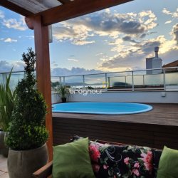 Apartamento com 145m², 3 quartos (sendo 1 suíte), 2 garagens, no bairro Cachoeira do Bom Jesus em Florianópolis