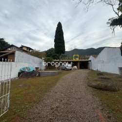 Casa com 90m², 4 quartos, 1 garagem, no bairro Praia de Fora em Palhoça