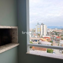 Apartamento com 83m², 2 quartos (sendo 1 suíte), 1 garagem, no bairro Barreiros em São José