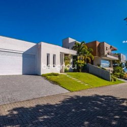 Casa de Condomínio com 185m², 3 quartos (sendo 2 suítes), 2 garagens, no bairro Cacupé em Florianópolis