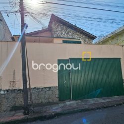 Casa com 124m², 3 quartos (sendo 1 suíte), 2 garagens, no bairro Estreito em Florianópolis