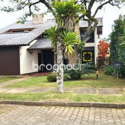Casa com 282m², 5 quartos (sendo 2 suítes), 4 garagens, no bairro Jurerê Internacional em Florianópolis