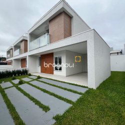 Casa com 138m², 3 quartos (sendo 1 suíte), 2 garagens, no bairro Ingleses em Florianópolis