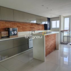 Cobertura com 113m², 3 quartos (sendo 2 suítes), 3 garagens, no bairro Coqueiros em Florianópolis
