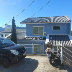 Casa com 109m², 4 quartos (sendo 2 suítes), 1 garagem, no bairro Agronômica em Florianópolis