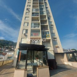 Apartamento com 84m², 3 quartos (sendo 1 suíte), no bairro Centro em Florianópolis