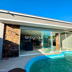Casa de Condomínio com 221m², 3 quartos (sendo 1 suíte), 3 garagens, no bairro Praia de Fora em Palhoça