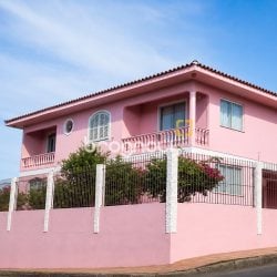 Casa com 191m², 4 quartos (sendo 1 suíte), 2 garagens, no bairro Canto em Florianópolis