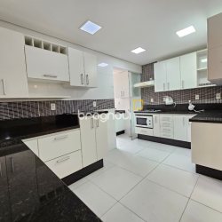 Apartamento com 91m², 3 quartos (sendo 1 suíte), 1 garagem, no bairro Carvoeira em Florianópolis