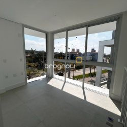 Loft com 74m², 2 quartos (sendo 1 suíte), no bairro Barra da Lagoa em Florianópolis