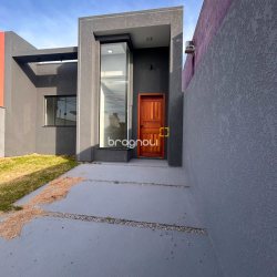 Casa com 65m², 2 quartos (sendo 1 suíte), 2 garagens, no bairro São João do Rio Vermelho em Florianópolis