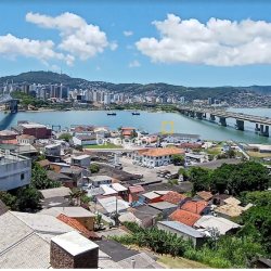 Apartamento com 75m², 2 quartos (sendo 1 suíte), 1 garagem, no bairro Estreito em Florianópolis