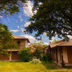 Casa com 362m², 4 quartos (sendo 4 suítes), 2 garagens, no bairro Campeche em Florianópolis