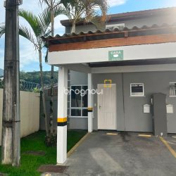 Casa com 62m², 2 quartos, 1 garagem, no bairro Sertão do Maruim em São José