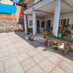 Casa com 86m², 2 quartos (sendo 1 suíte), 3 garagens, no bairro Agronômica em Florianópolis