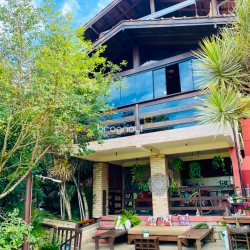 Casa com 250m², 5 quartos (sendo 1 suíte), 3 garagens, no bairro Lagoa da Conceição em Florianópolis