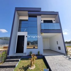 Casa de Condomínio com 152m², 3 quartos (sendo 1 suíte), 1 garagem, no bairro Beira Rio em Biguaçu