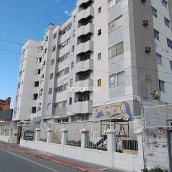 Apartamento com 81m², 3 quartos (sendo 1 suíte), 1 garagem, no bairro Barreiros em São José
