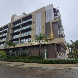 Apartamento com 74m², 2 quartos (sendo 2 suítes), 2 garagens, no bairro Jurerê em Florianópolis
