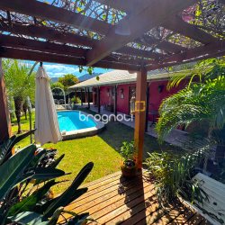 Casa com 170m², 3 quartos (sendo 2 suítes), 3 garagens, no bairro Rio Tavares em Florianópolis