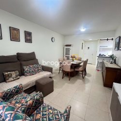Apartamento com 79m², 2 quartos (sendo 1 suíte), 1 garagem, no bairro Palmas em Governador Celso Ramos