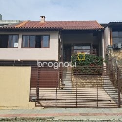 Casa com 295m², 5 quartos (sendo 3 suítes), 4 garagens, no bairro Abraão em Florianópolis