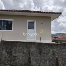 Casa com 140m², 3 quartos, 2 garagens, no bairro Centro em Santo Amaro da Imperatriz