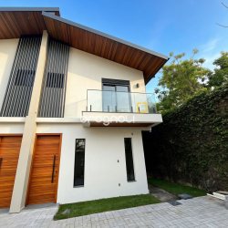 Casa com 122m², 3 quartos (sendo 3 suítes), 1 garagem, no bairro Santa Mônica em Florianópolis