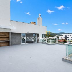 Cobertura com 223m², 3 quartos (sendo 1 suíte), 2 garagens, no bairro Campeche em Florianópolis