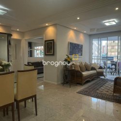 Apartamento com 151m², 3 quartos (sendo 2 suítes), 2 garagens, no bairro Centro em Florianópolis