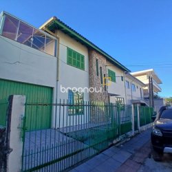 Casa com 290m², 6 quartos (sendo 1 suíte), 2 garagens, no bairro Campinas em São José