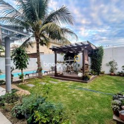 Casa com 307m², 4 quartos (sendo 2 suítes), 3 garagens, no bairro Ingleses do Rio Vermelho em Florianópolis