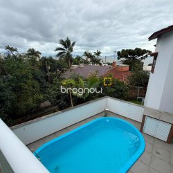 Casa com 205m², 3 quartos (sendo 1 suíte), 3 garagens, no bairro Agronômica em Florianópolis