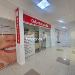 Loja com 40m², no bairro Campinas em São José