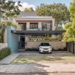 Casa com 373m², 5 quartos (sendo 3 suítes), 3 garagens, no bairro Lagoa da Conceição em Florianópolis