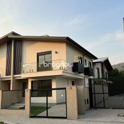 Casa com 129m², 3 quartos (sendo 1 suíte), 1 garagem, no bairro Santa Mônica em Florianópolis
