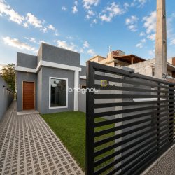 Casa com 85m², 2 quartos (sendo 1 suíte), 2 garagens, no bairro Ingleses do Rio Vermelho em Florianópolis