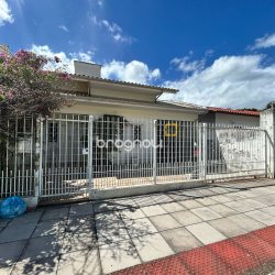 Casa com 288m², 4 quartos (sendo 2 suítes), 2 garagens, no bairro Itacorubi em Florianópolis