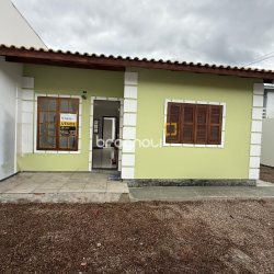 Casa com 62m², 2 quartos, 3 garagens, no bairro Forquilhas em São José