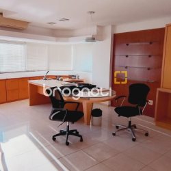 Sala com 161m², 4 garagens, no bairro Centro em Florianópolis