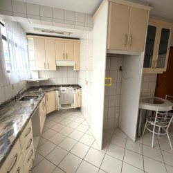 Apartamento com 81m², 3 quartos (sendo 1 suíte), 1 garagem, no bairro Centro em Florianópolis