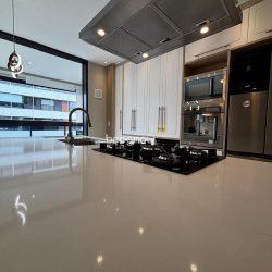 Apartamento com 142m², 3 quartos (sendo 1 suíte), 2 garagens, no bairro Jurerê em Florianópolis