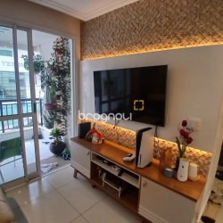 Apartamento com 67m², 2 quartos (sendo 1 suíte), 2 garagens, no bairro Coqueiros em Florianópolis