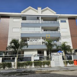 Apartamento com 70m², 2 quartos (sendo 2 suítes), 2 garagens, no bairro Ingleses do Rio Vermelho em Florianópolis